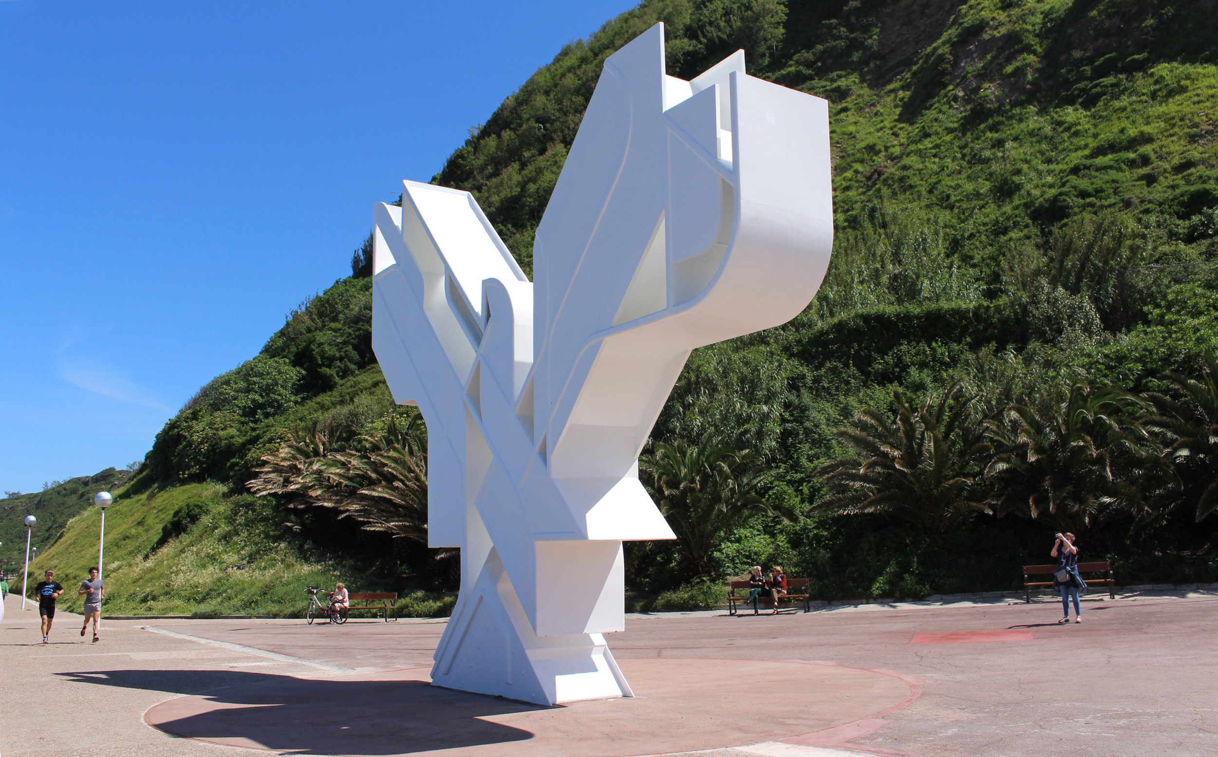 Escultura en Sagües, en el barrio de Gros, San Sebastián.