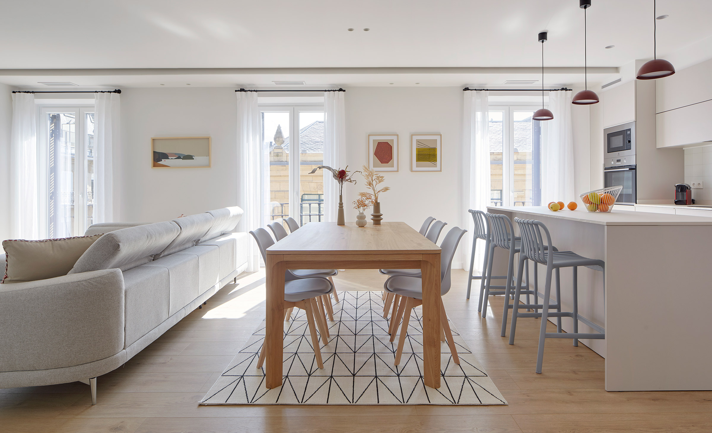 Discover Basoa by FeelFree, a monthly rental in San Sebastián with sea views.