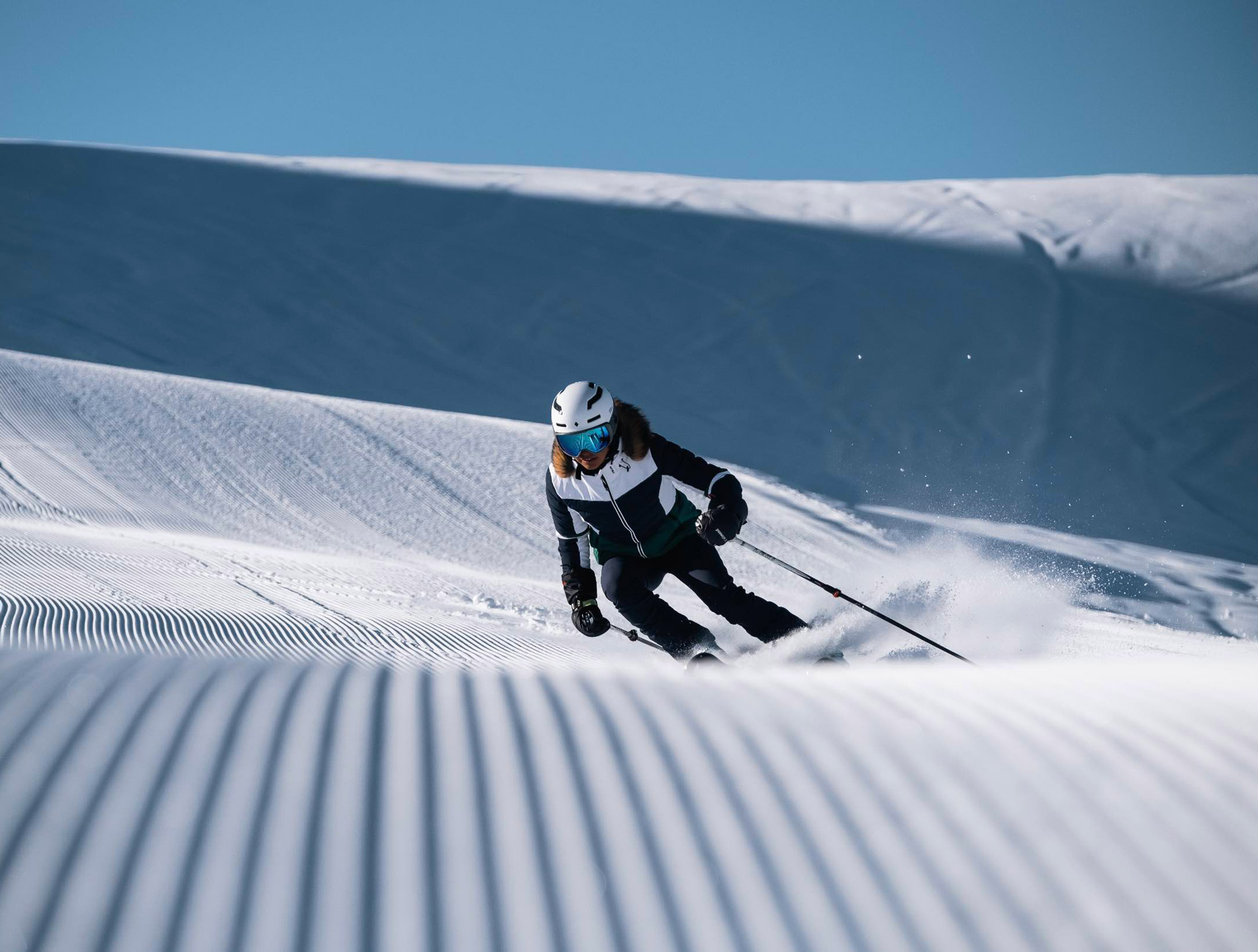 Esquiadora en Argulls, una de las 10 mejores pistas de Baqueira Beret.