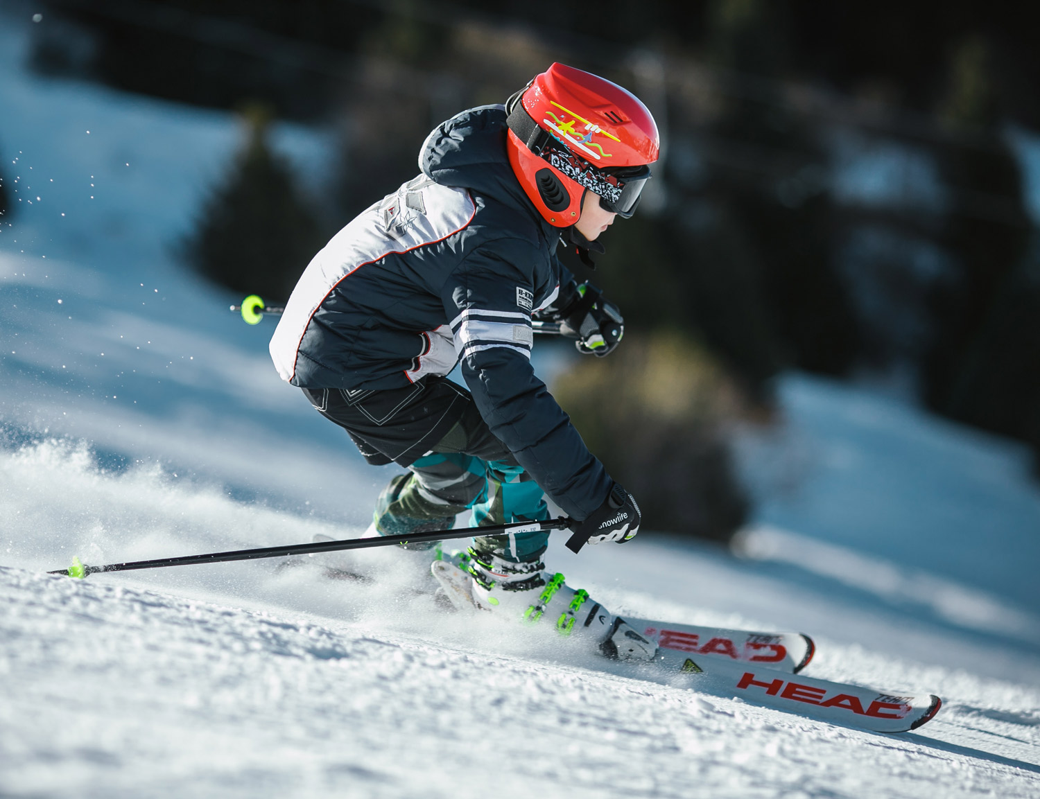 Esquiadora en Argulls, una de las 10 mejores pistas de Baqueira Beret.