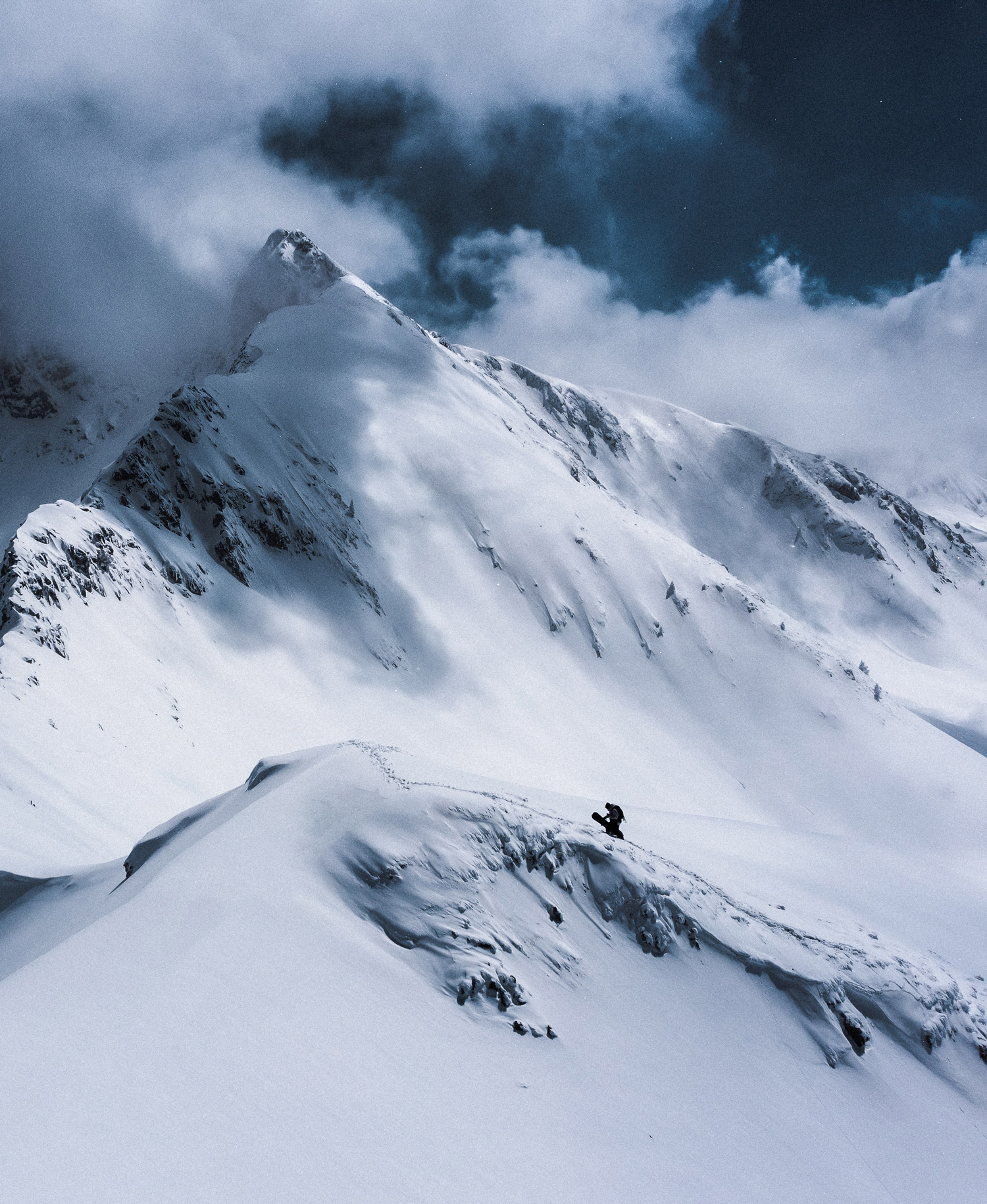 Esquiador en una de las 10 mejores pistas de Baqueira Beret.