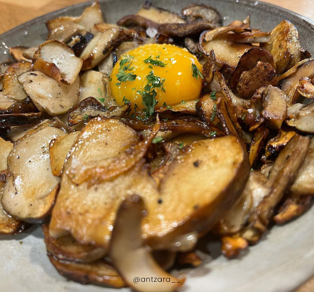 Antzara, uno de los bares de pintxos donde comer en Antiguo, San Sebastián.