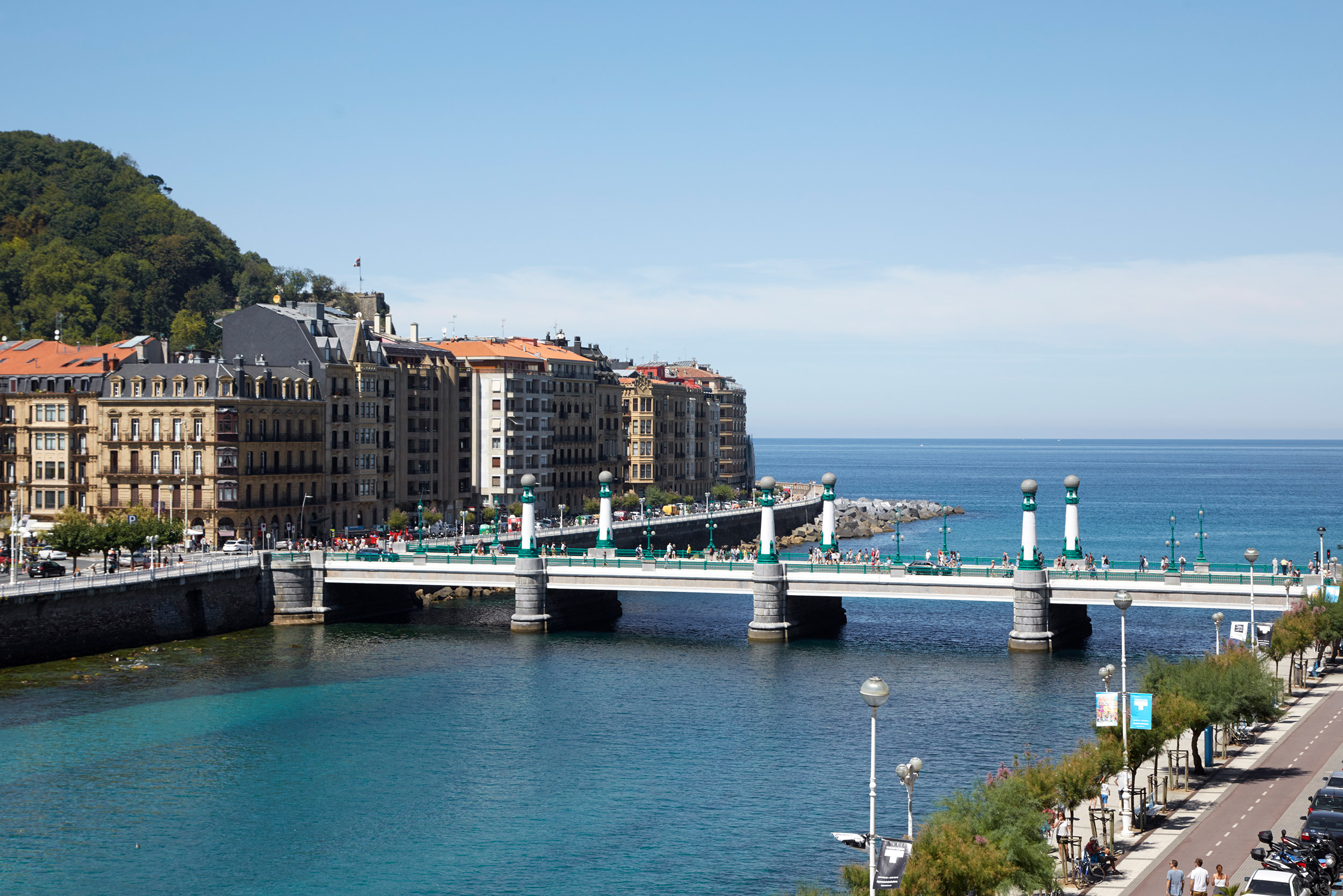 Puente de la Zurriola, del Kursaal a la Plaza Okendo, en San Sebastián.